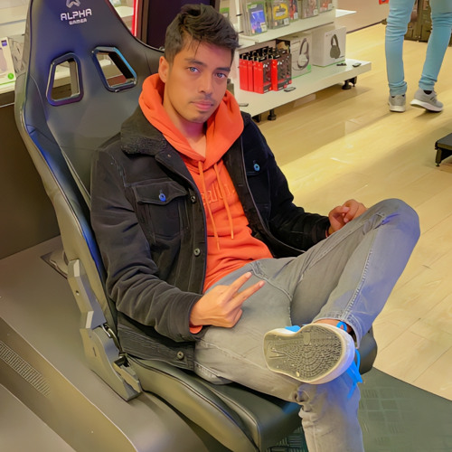 Yun Too Akela Bhi Aksar