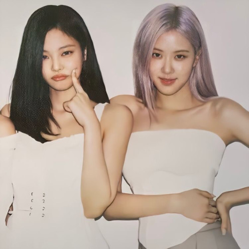 ROSÉ vs Jennie