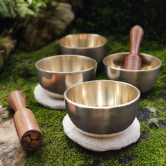 Klangschale/singing-bowl with Mitsudomoe Logo - soundhealing