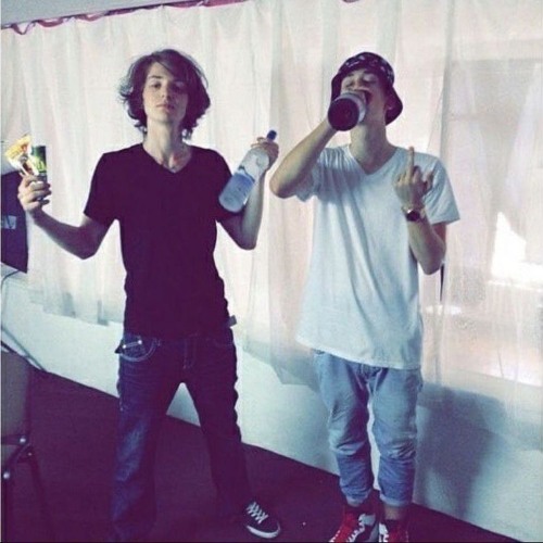 YUNG TRAPPA-Дую Нюхаю и Пью(hoodtrap+eviljerk) prod. by sashasouz, tryno999