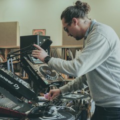 Broadcasting from Manda Island w/ Moss Farai - 18th August 2022