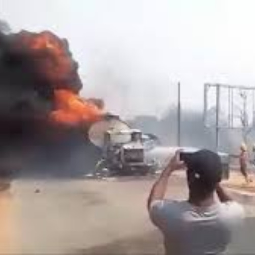 +{FULL} carro explode portal zacarias posto explode portal zacarias carro explode no posto