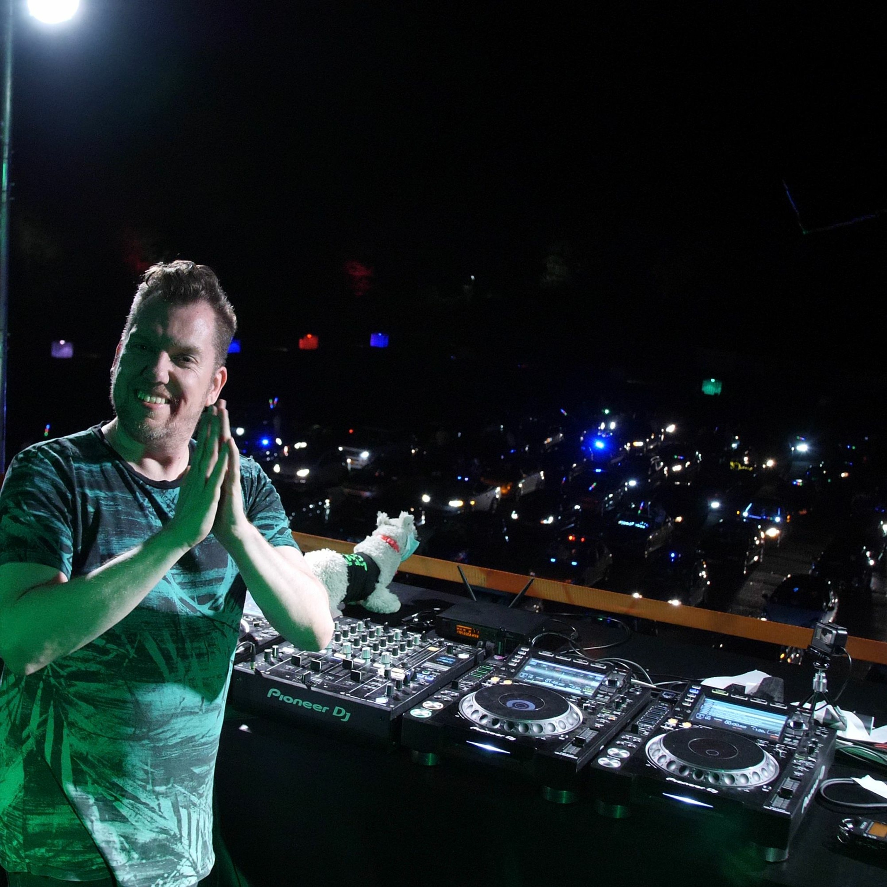 Dj Thera