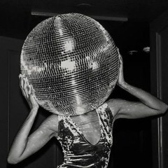 Divas to the dancefloor, please.