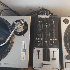 musik till bussen, tåget, flyget, kanoten, promenaden och/eller affärn. tex.