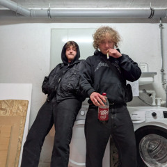 levi is voll fucked up in der brib🏡