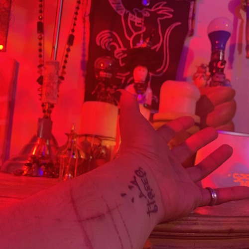 PM:PM (prod vrgnblud)ft charmchoker