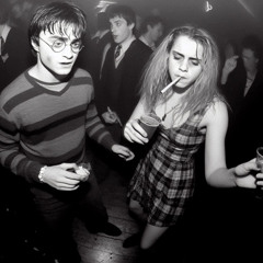 Harry Pot -Headz 1st date                                          Hermione's Bangin FPHT