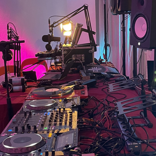 DAVERADIO STATUS-CHECK // DAVE FESTIVAL 2023