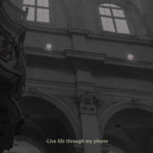 Sølace, LordBeats - Live Life Through My Phone