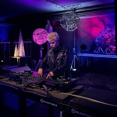 ✨ Groovy Techno DJ Set from Another Galaxy ✨ by AARON BLEEK