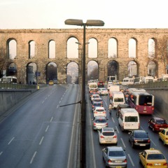 PREMIERE: Júlio Cruz - Show Me Your Way