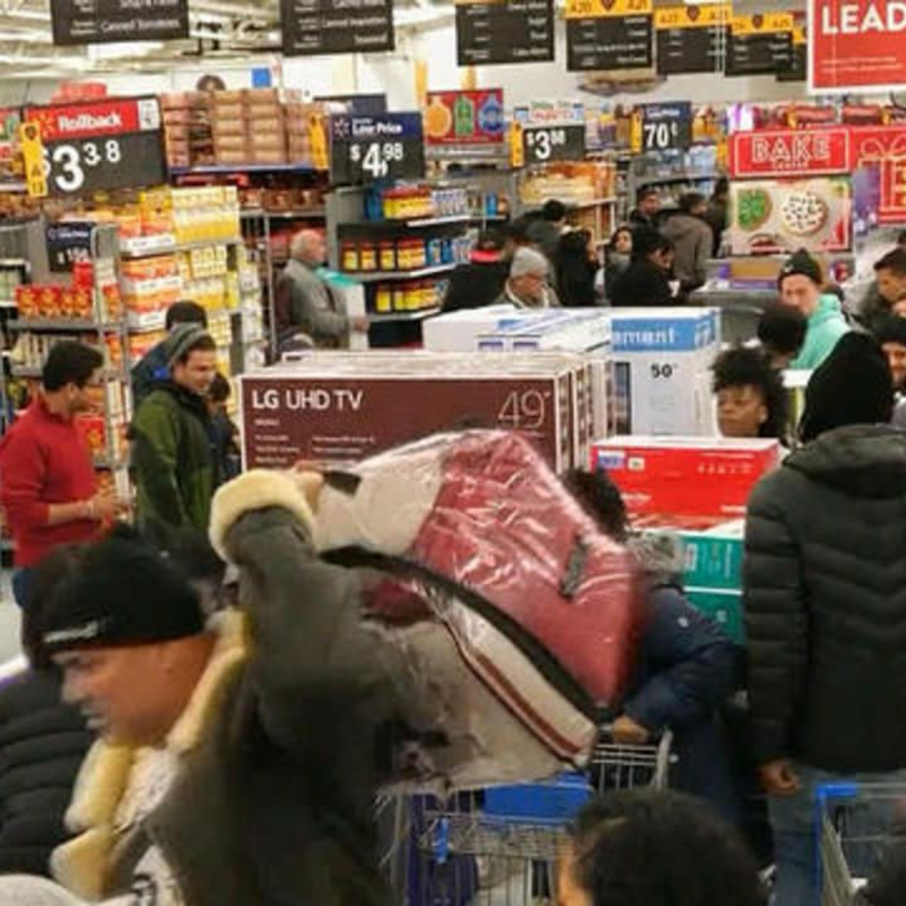US online sales on Black Friday hit above $16b over the weekend (27.11.23) episode artwork