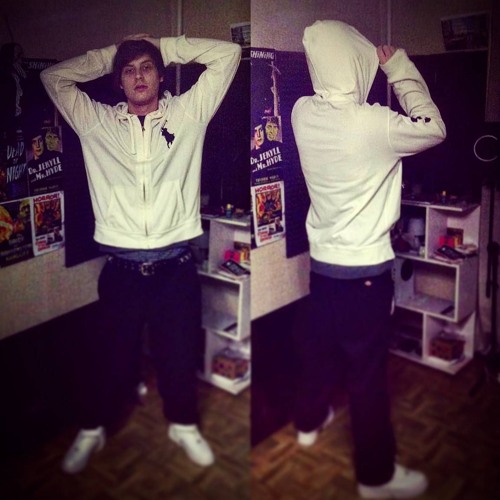 pockets fulla (sg) *mv in desc*