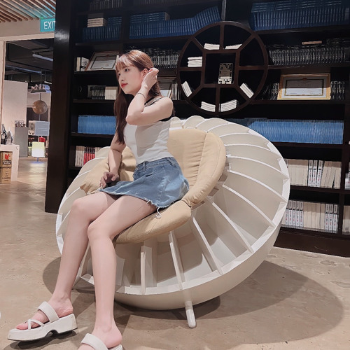 Em một mình quen rồi