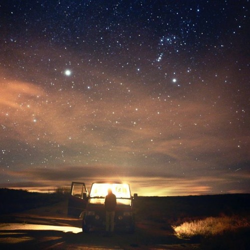 وقفت انا وسط الظلام