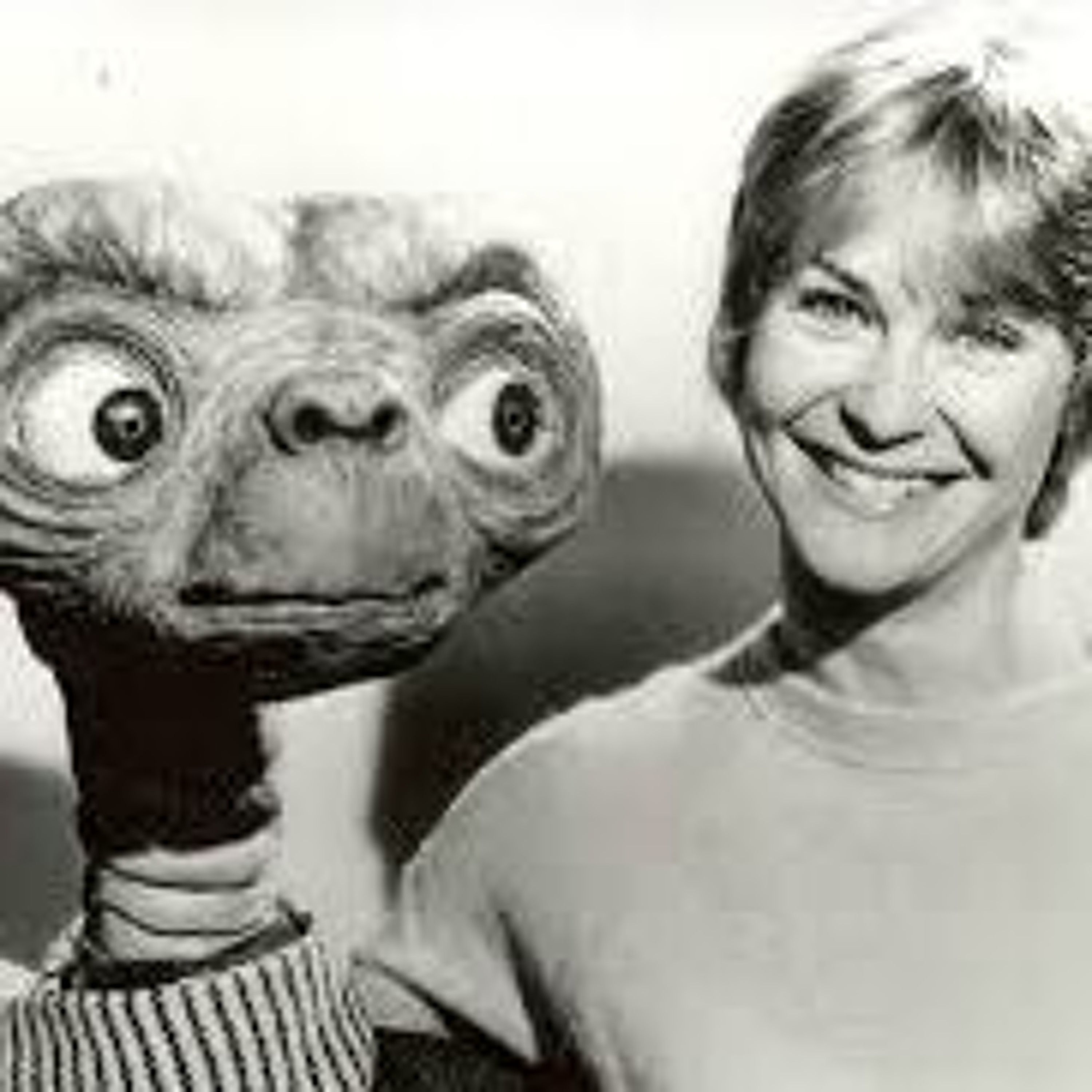 Season 5 Episode 6 - Emmy Nominated Actress and Energy Healer, Dee Wallace is here!