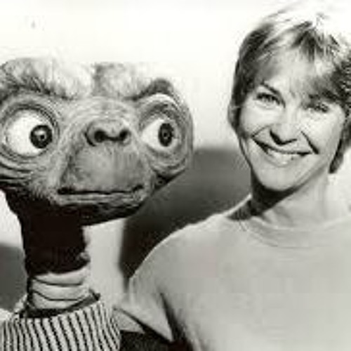 Season 5 Episode 6 - Emmy Nominated Actress and Energy Healer, Dee Wallace is here!