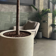 ‎⁨كل بابٍ ما تعرف صاحبه لا تطقه⁩