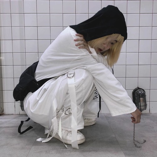 Em là bad girl trong bộ váy ngắn