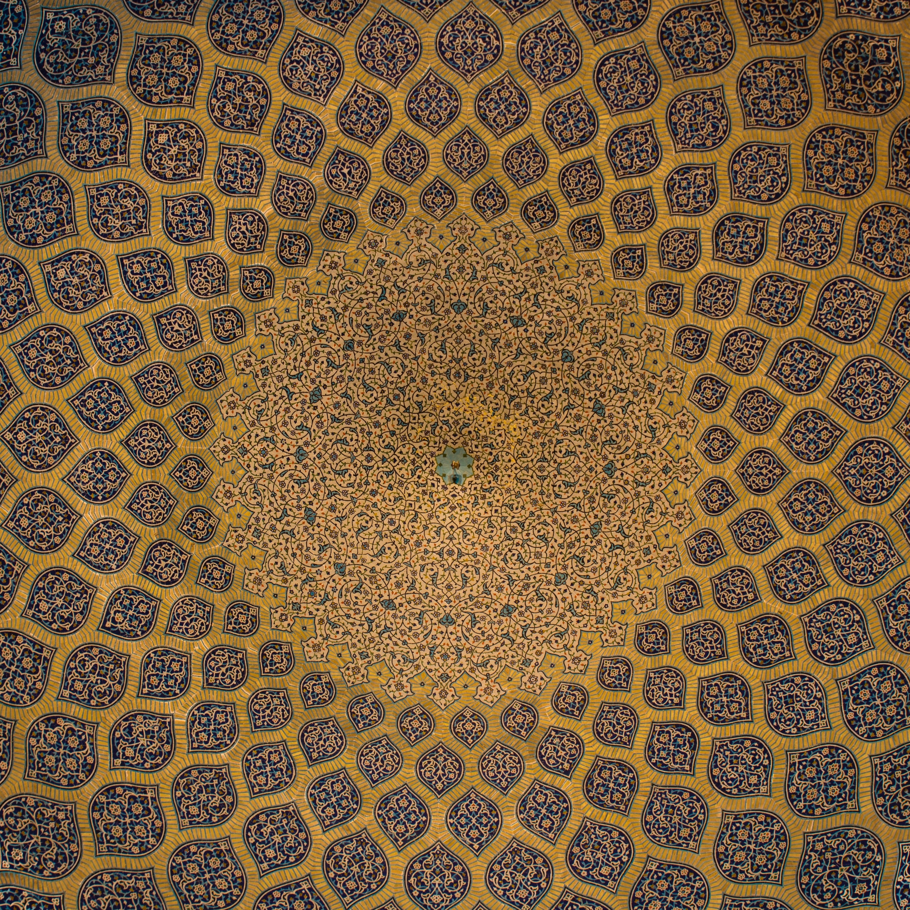 سَلَامٌ سَلَامٌ كَمِسكِ الخِتَامْ