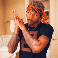 lil tessculor waring by Duke Dennis