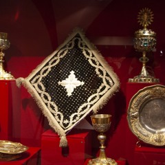 У Скарбниці НМІУ триває виставка «Дорогоцінні вклади XVII–XIX ст.», присвячена 970-річчю заснування Києво-Печерського монастиря
