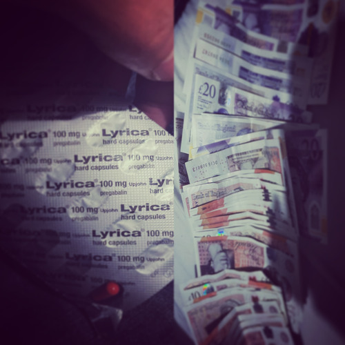 Red Pills, red Notes (Dearest)