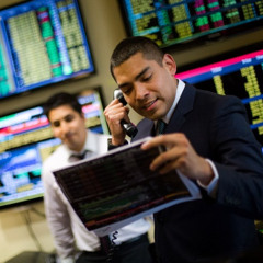 Beneficios y riesgos de invertir en la Bolsa de Valores