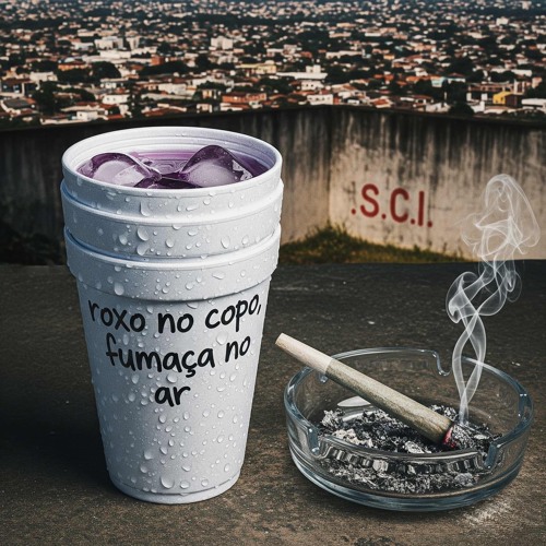 Roxo no copo fumaça no ar
