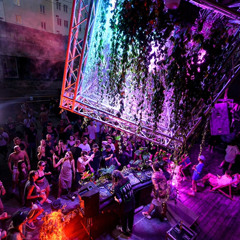 No techno, No party  |  Moving