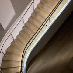 مدري تبي قربي ولا تبيني انساك