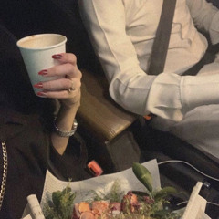 والله ورب الكعبه احبك 🤍!!