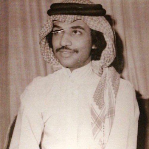 أسدلت أيامي لعناده، حبيته في قربه وبعاده