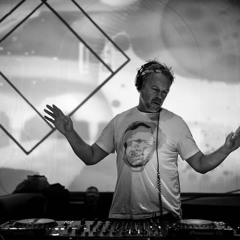 Hardkiss Music XOXO Do Not Sit | DJ Mix