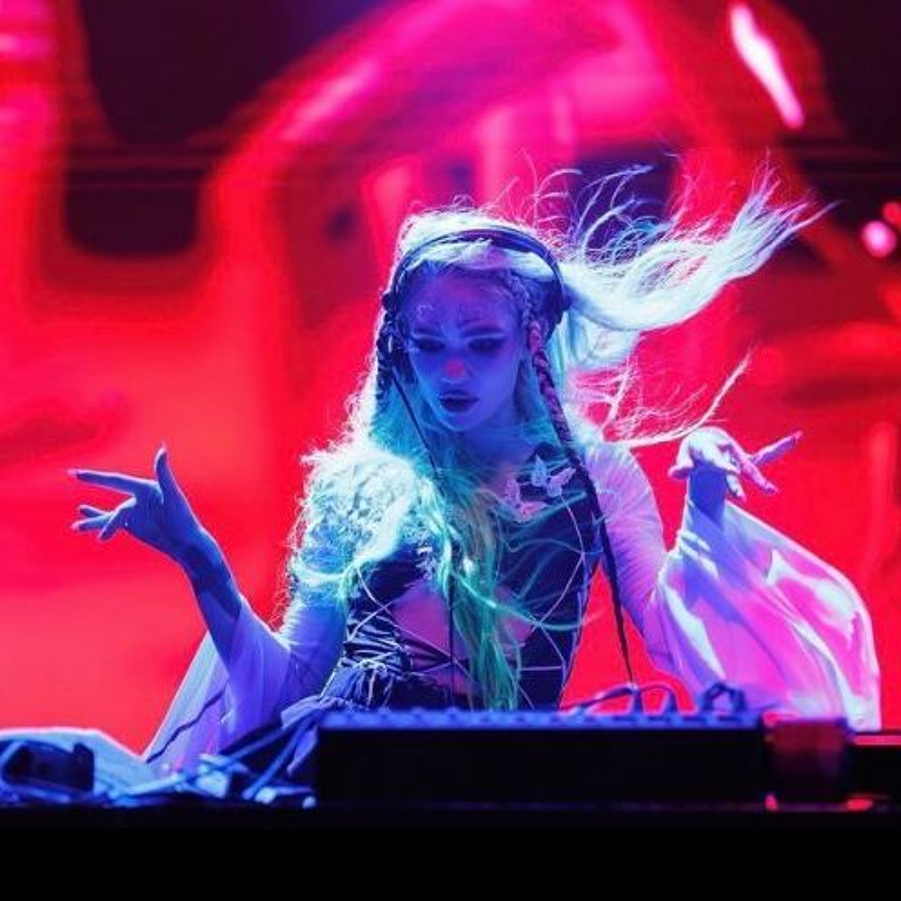 Enamour feat. Grimes - Red Room (J.Young Dreamstate Mix) thumbnail