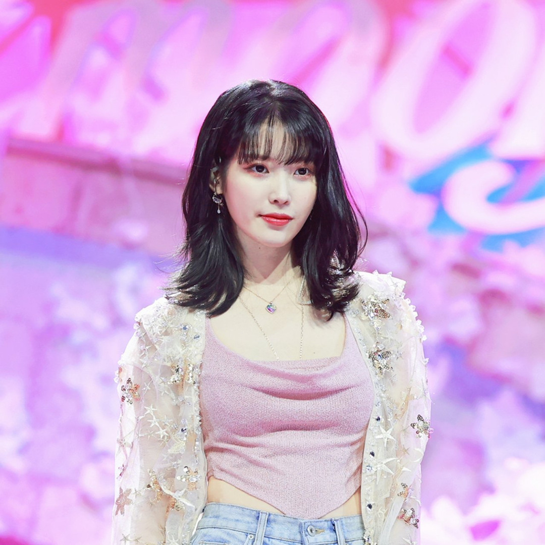 IU  strawberry moon  トレカ IU 