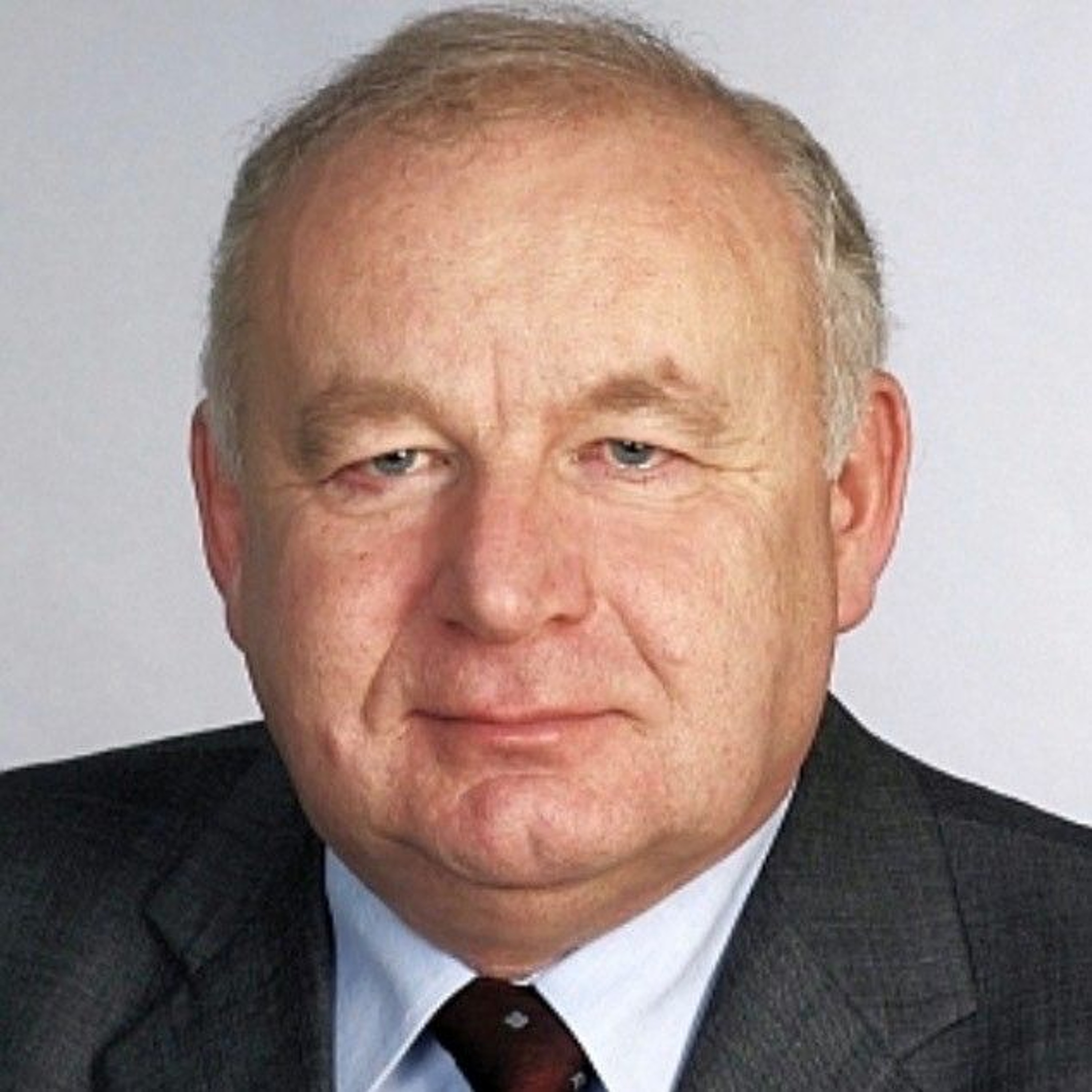 Gumicsizma és Okosteló