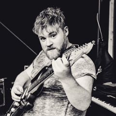 In The Moonlight (Acoustic Cover) ‘Modern Family’