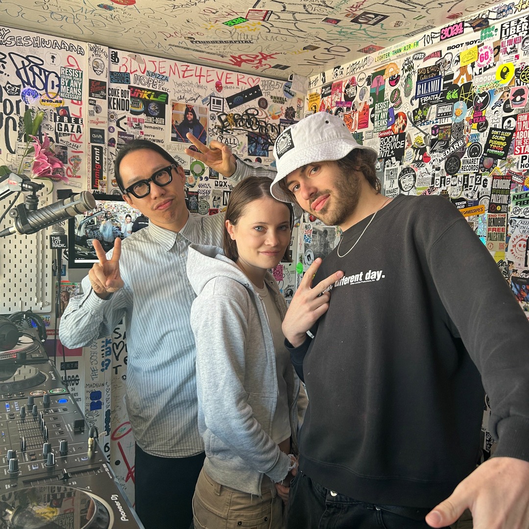 Stream Derrick Gee with Fcukers @ The Lot Radio 04-22-2024