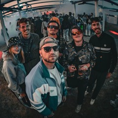 DALLE 👨‍❤️‍💋‍👨