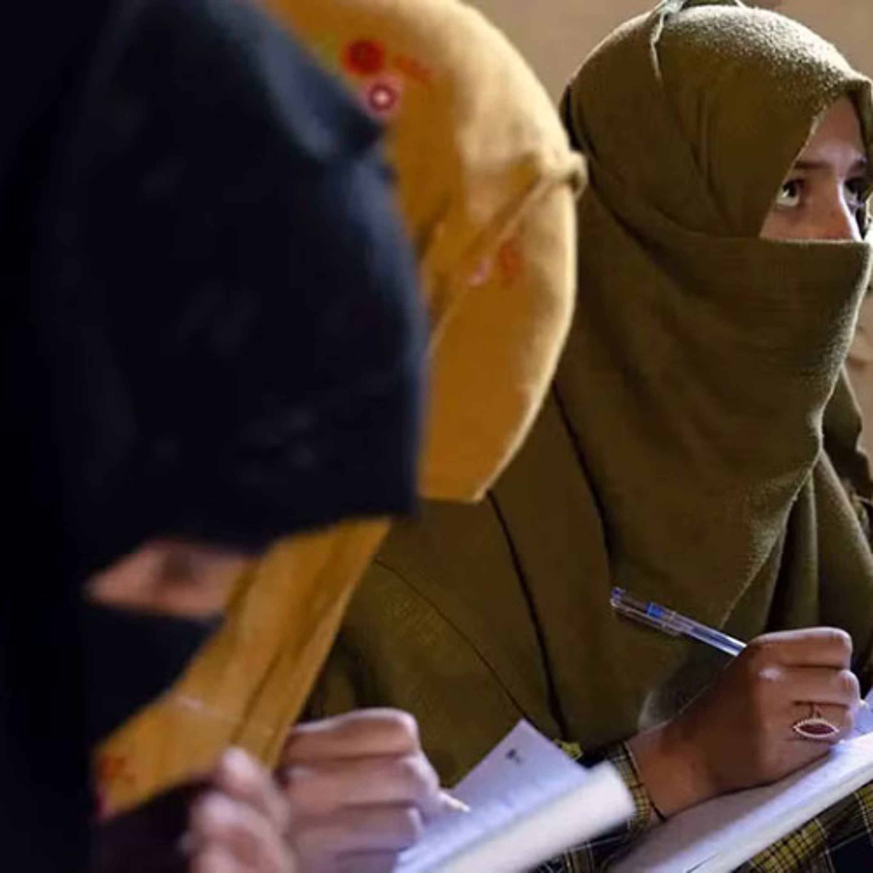 Talibã não pode proibir mulheres de frequentar ONU no Afeganistão, dizem peritos episode artwork