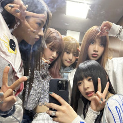 NEW JEANS LIVE AAA 2022 -  INTRO  + ATTENTION