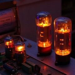 Vacuum Tube fot. Christopher Schirner CC BY-SA 2.0