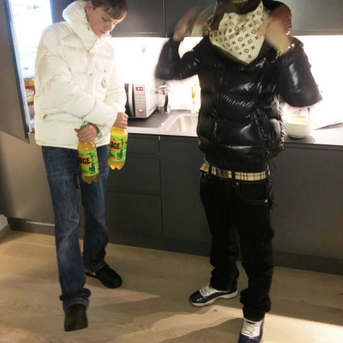 UNDERGRUNN- logogutt (fjernet/sletta)