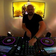 HOUSEWIRTSCHAFT (43) - Clubhouse Mit Max