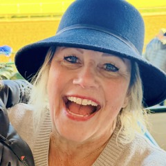 Twin Spires ©️Suzyzoo