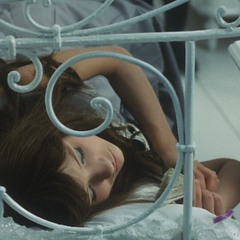 خليه يدور عليّا