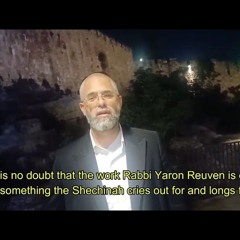 הגאון רבי שלמה שרביט מברך את ארגון בעזרת השם בכותל המערבי