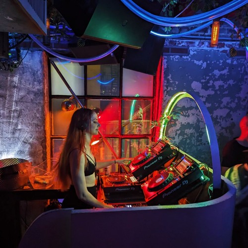 Elsewhere Loft Closing Set